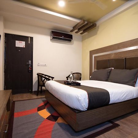 Oyo 79355 Collection O Hotel Adona Meenangadi Exterior photo
